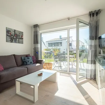 Wellenreiter Mit Ruhigem Garten