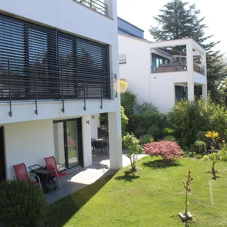 Wellenreiter Mit Ruhigem Garten *