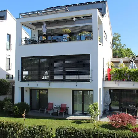 Wellenreiter Mit Ruhigem Garten